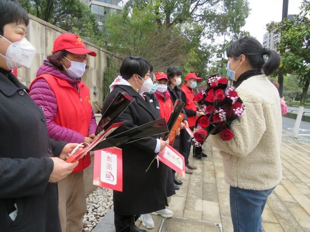 “暗香一袖盈、温情在新民”︱市规划资源局富阳分局一线慰问暖人心