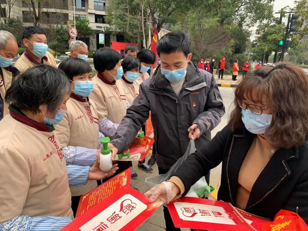“暗香一袖盈、温情在新民”︱市规划资源局富阳分局一线慰问暖人心