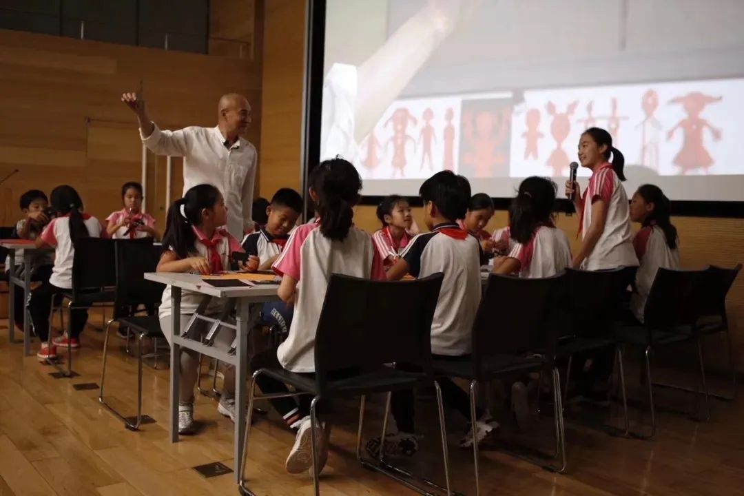 学人对话丨从民族村寨到丝绸之路:中国剪纸田野研究之路——专访中央美术学院乔晓光教授 学人对话丨从民族村寨到丝绸之路:中国剪纸田野研究之路——专访中央美术学院乔晓光教授