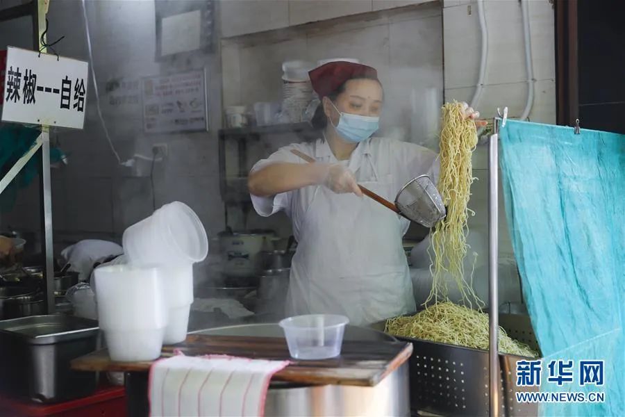 从人民中汲取磅礴力量 ——习近平总书记同出席2020年全国两会人大代表、政协委员共商国是纪实