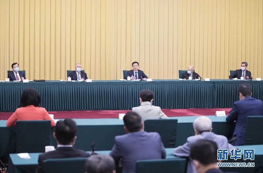李克强栗战书汪洋王沪宁赵乐际韩正分别看望出席全国政协十三届三次会议委员 并参加讨论
