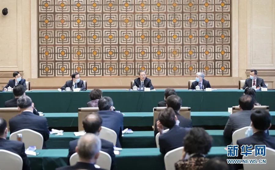 李克强栗战书汪洋王沪宁赵乐际韩正分别看望出席全国政协十三届三次会议委员 并参加讨论