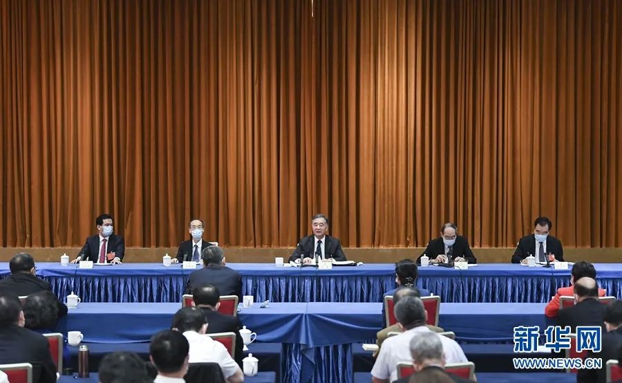 李克强栗战书汪洋王沪宁赵乐际韩正分别看望出席全国政协十三届三次会议委员 并参加讨论