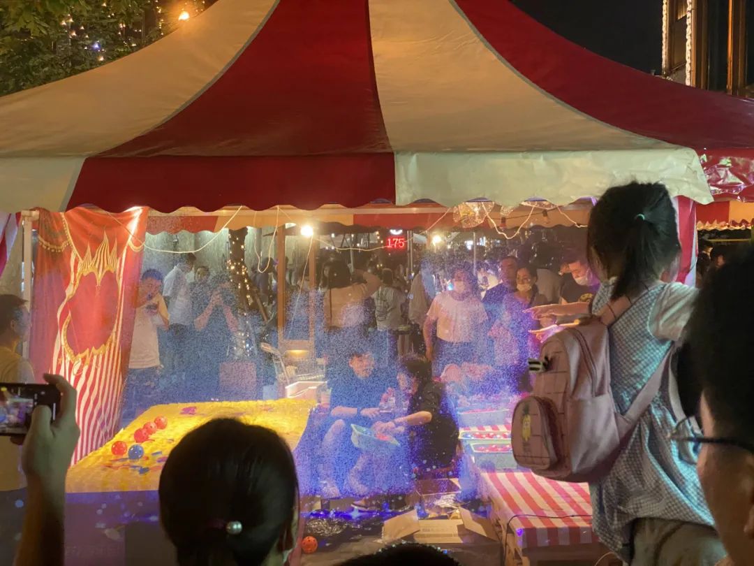 上海夜生活节的摊位算不算地摊？