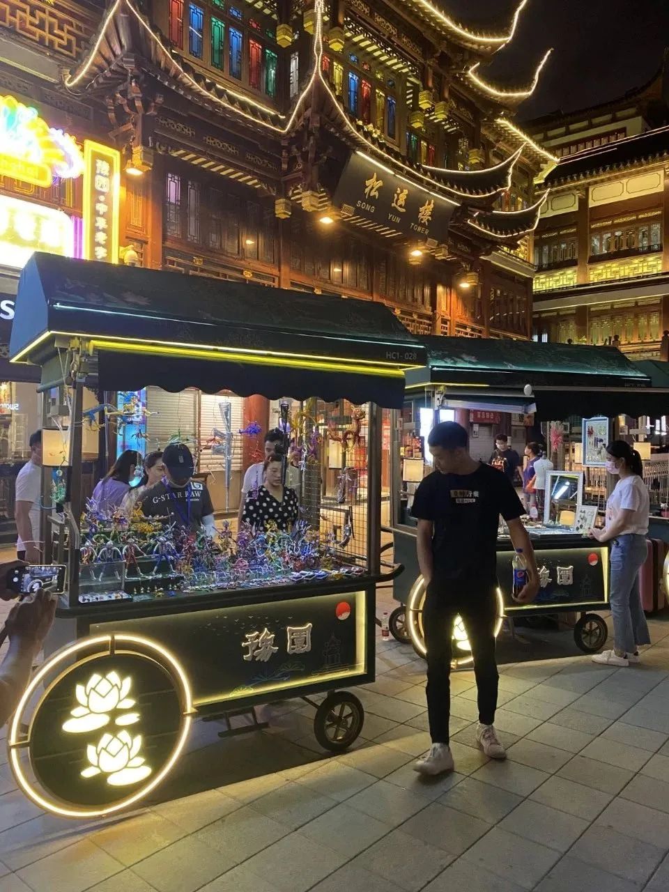 上海夜生活节的摊位算不算地摊？