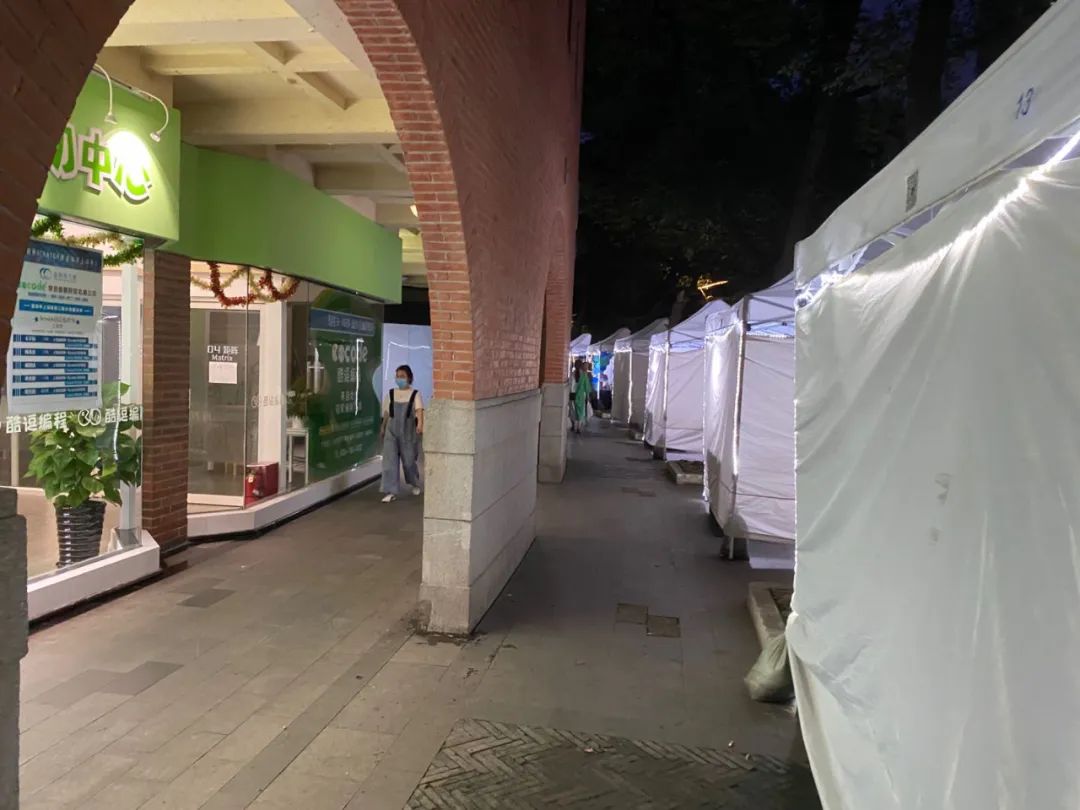 上海夜生活节的摊位算不算地摊？