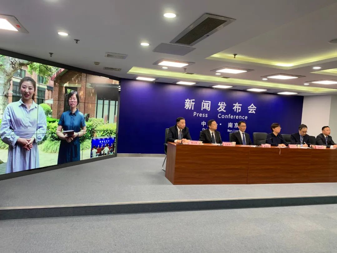 全国首创！发布会上5G连线，南京首次给历史建筑颁“红本本”