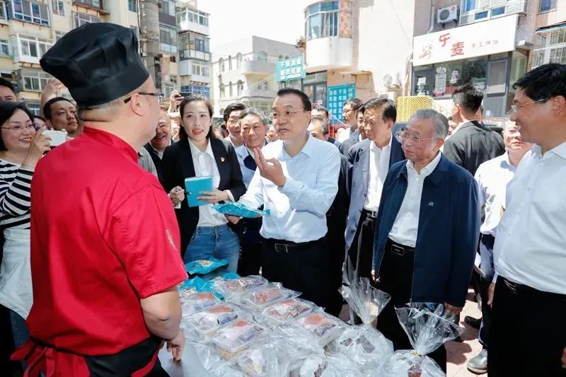 石楠:地摊 |《城市规划》编者絮语 石楠:地摊 |《城市规划》编者絮语