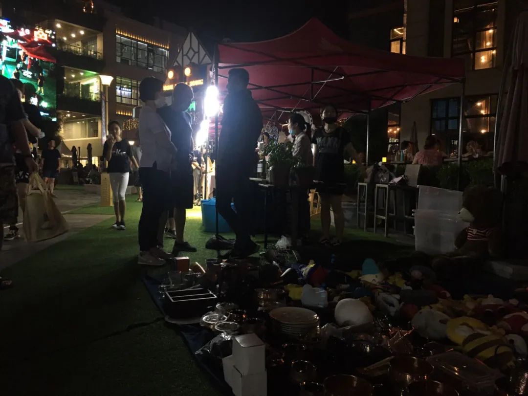 上海夜生活节的摊位算不算地摊？
