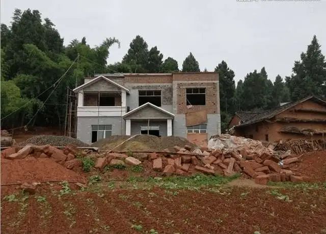 基于《民法典》探讨集体建设用地使用权法律适用与权利类型