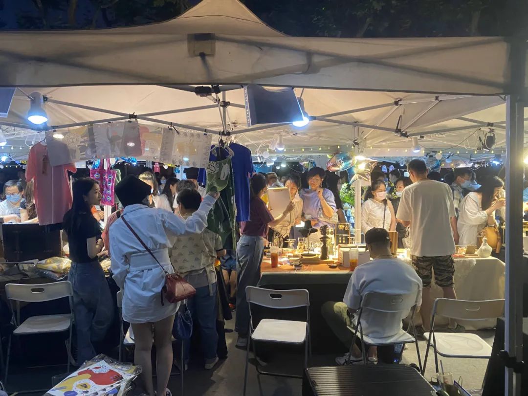 上海夜生活节的摊位算不算地摊？