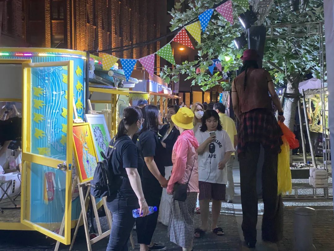 上海夜生活节的摊位算不算地摊？