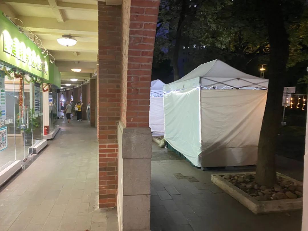 上海夜生活节的摊位算不算地摊？