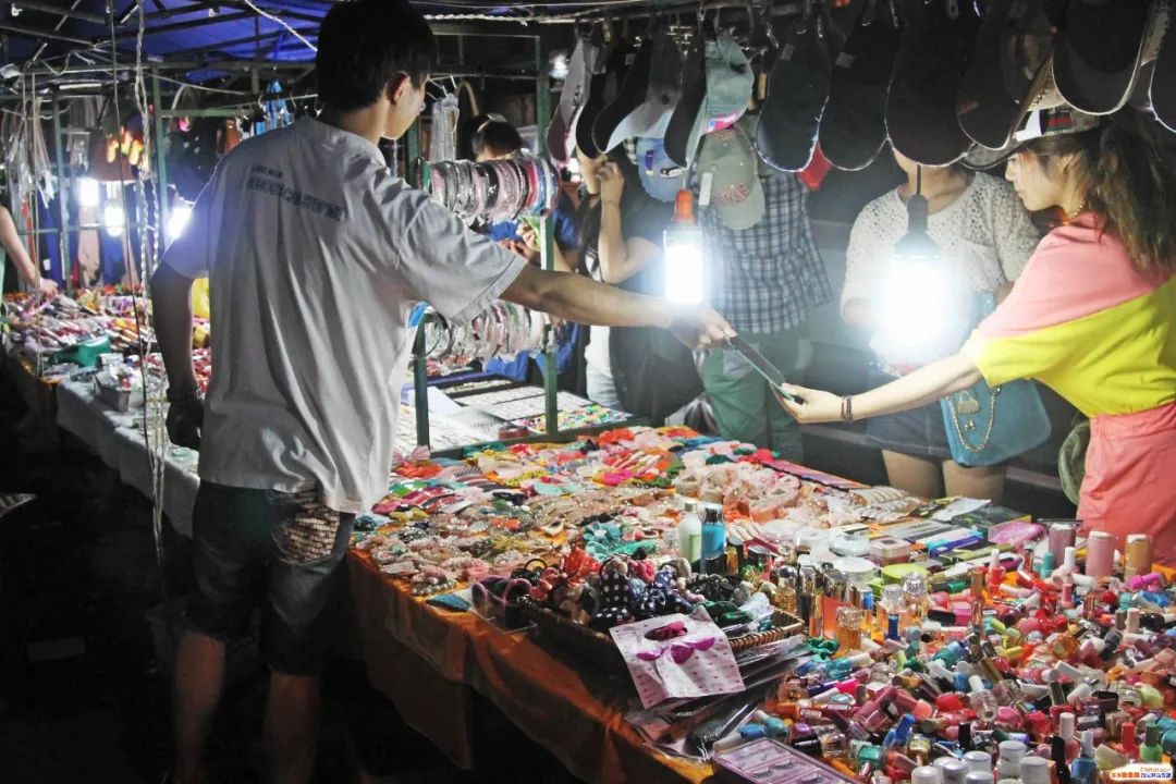 非正式经济:街头零散商摊空间研究(上) 非正式经济:街头零散商摊空间研究(上)