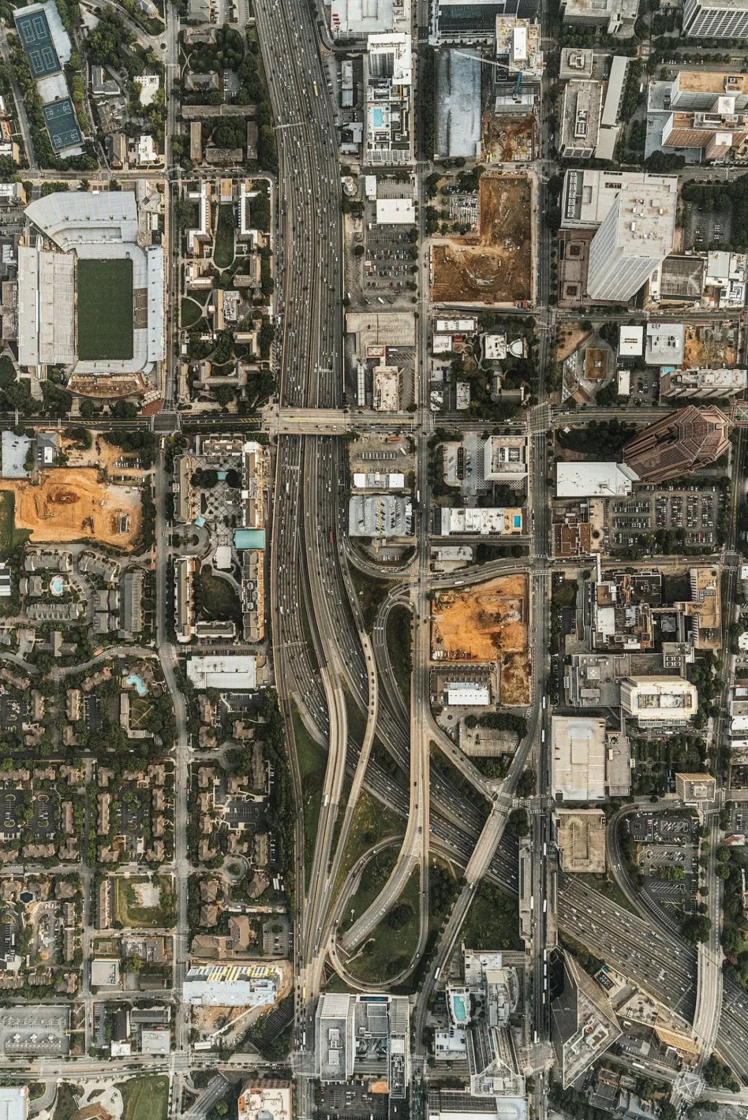 通勤简史，交通让城市越变越大？