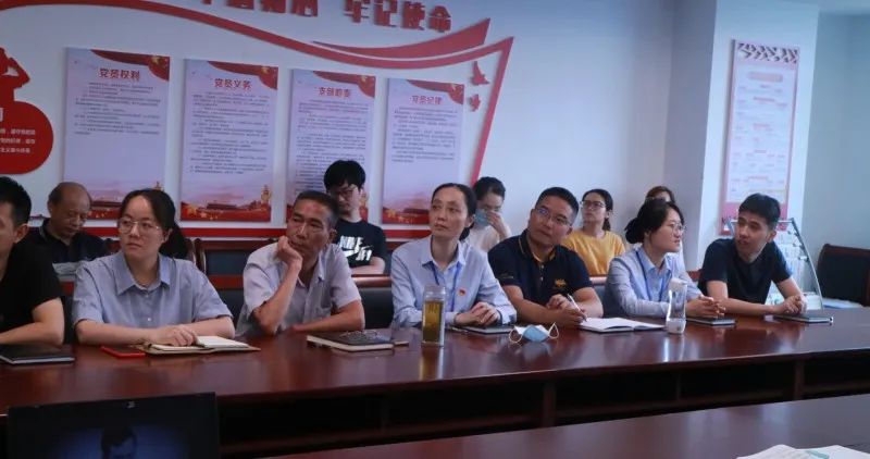 市规划和自然资源局上城分局组织全体干部职工观看廉政警示教育片《蜕变的初心》