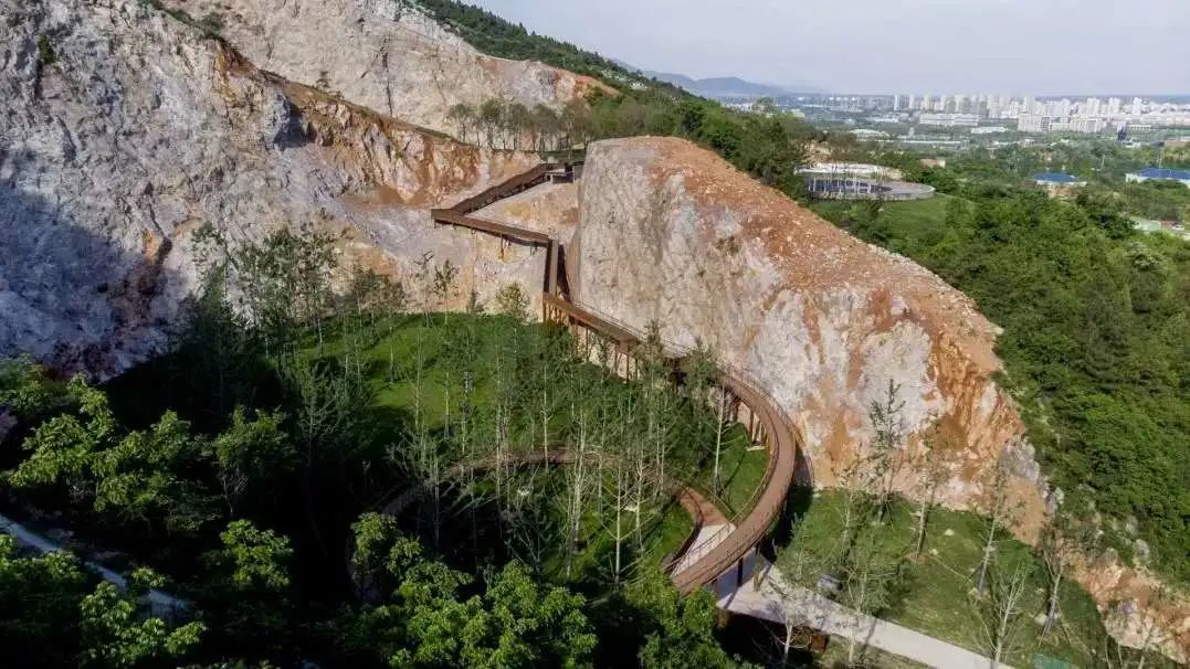 新基建·新地标|讲座预告：自然的新生—汤山矿坑公园设计