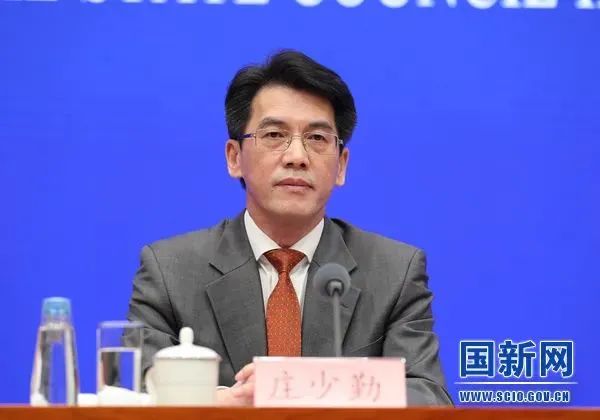 国家发展改革委负责同志、自然资源部领导等介绍深圳综合改革试点落地见效有关情况