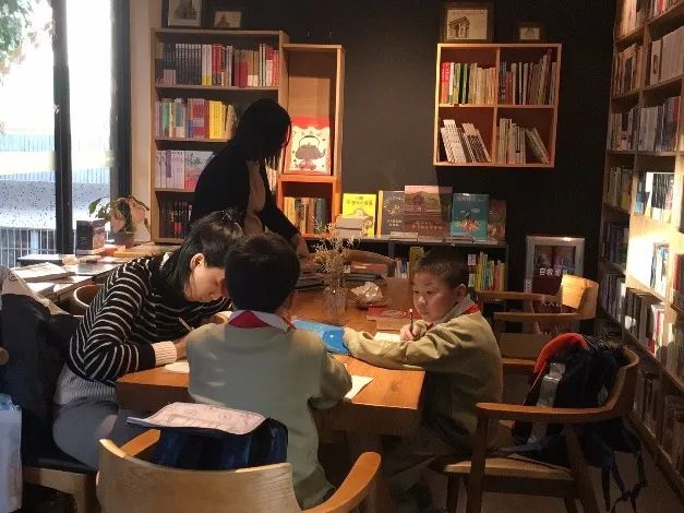 【微改造】你能想象的公交场站是什么样子? 【微改造】你能想象的公交场站是什么样子?