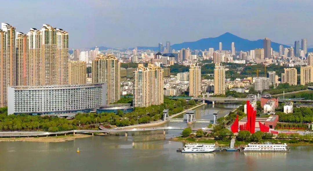 刚刚省长这份报告，为何频频“点名”南京？