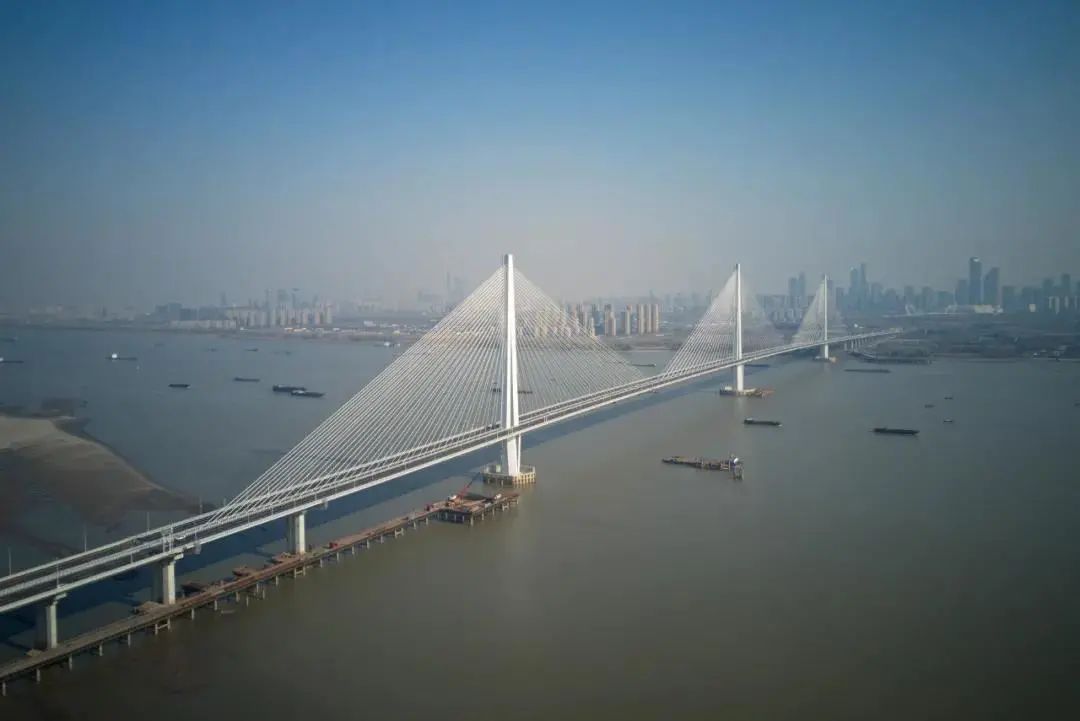 政协开幕会上，南京市委书记提出共绘“四幅画卷”