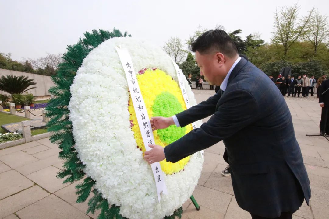 市规划资源局开展“学党史 祭英烈 鼓干劲 开新局”主题党日活动