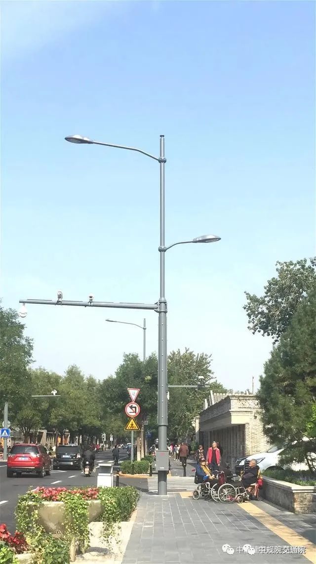 雍和宫大街智慧综合杆：“多杆合一”优化城市空间