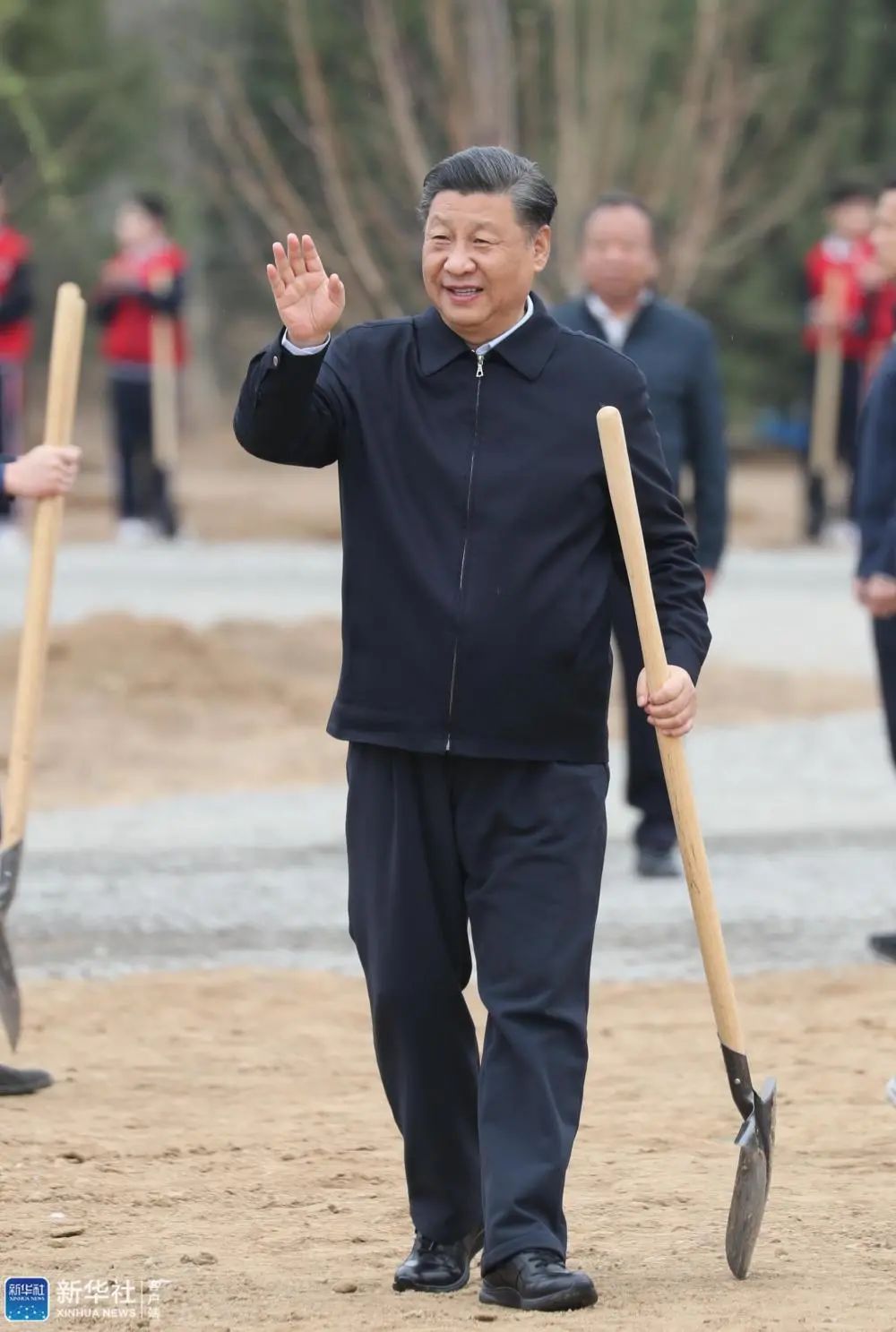 习近平：倡导人人爱绿植绿护绿的文明风尚 共同建设人与自然和谐共生的美丽家园