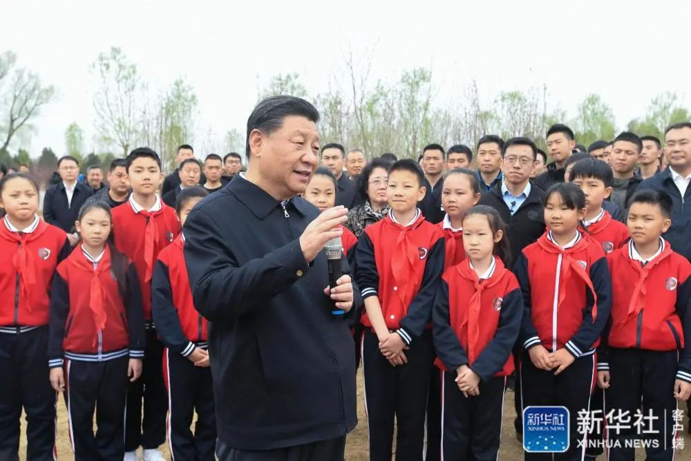 习近平：倡导人人爱绿植绿护绿的文明风尚 共同建设人与自然和谐共生的美丽家园