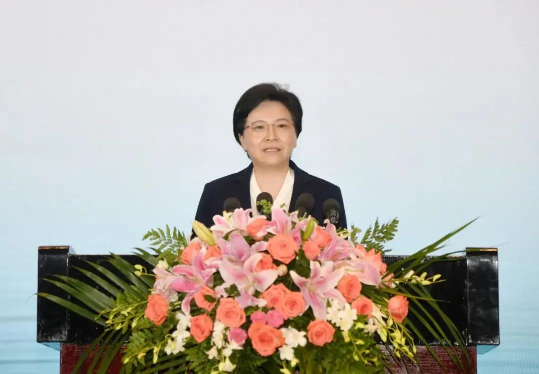 韩立明在东亚企业家太湖论坛作推介发言:欢迎来到正创新、更开放的魅力南京 韩立明在东亚企业家太湖论坛作推介发言:欢迎来到正创新、更开放的魅力南京