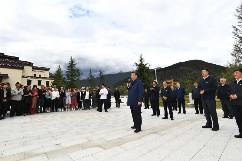 习近平：以人为本完善城市功能，推动西藏高质量发展
