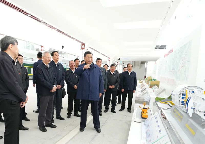 习近平：以人为本完善城市功能，推动西藏高质量发展