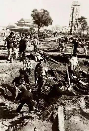 汇聚民族伟力的中国梦起点——以天安门广场地区改扩建回溯建党百年历程 汇聚民族伟力的中国梦起点——以天安门广场地区改扩建回溯建党百年历程