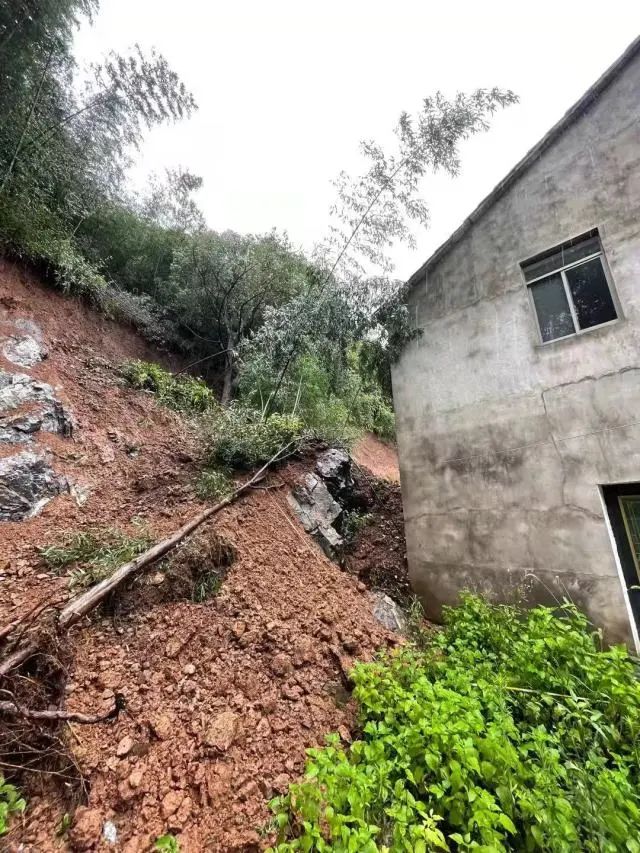 数次“苦”劝，救了村民性命！他们这么做，获得了最真诚的感谢