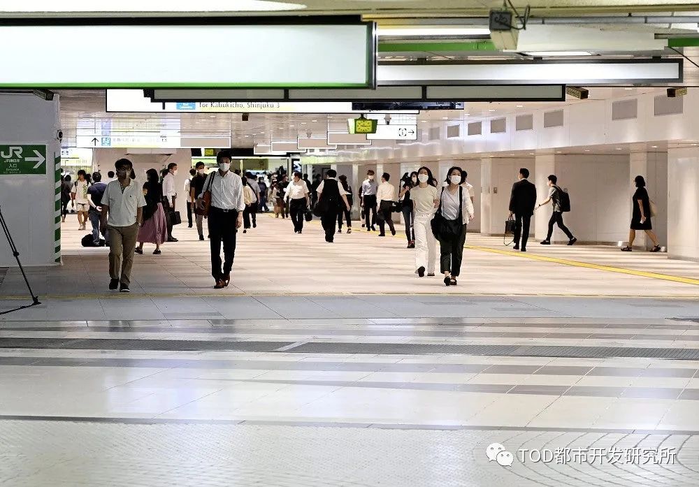 世界第一车站与顶级繁华大商圈 ——新宿站 世界第一车站与顶级繁华大商圈 ——新宿站