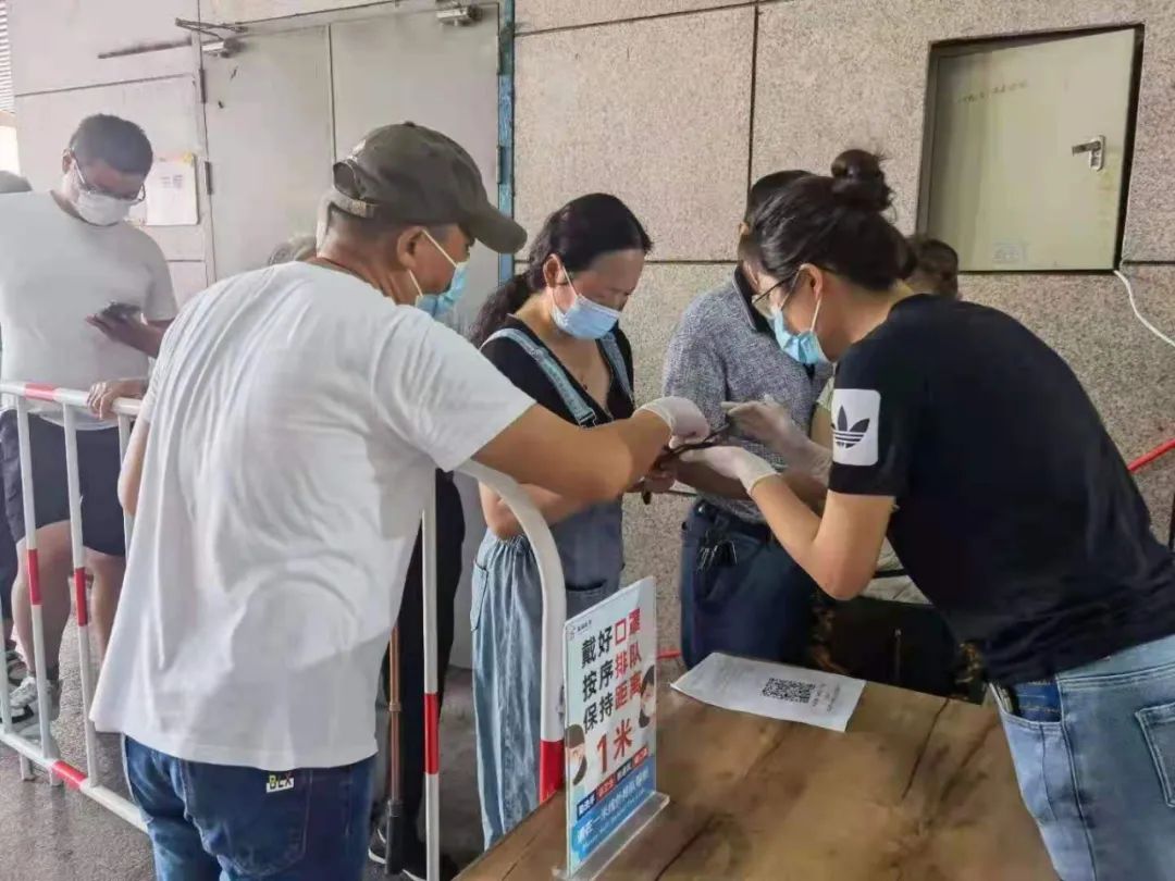 我局统筹打好疫情防控和防汛抗台两场硬仗