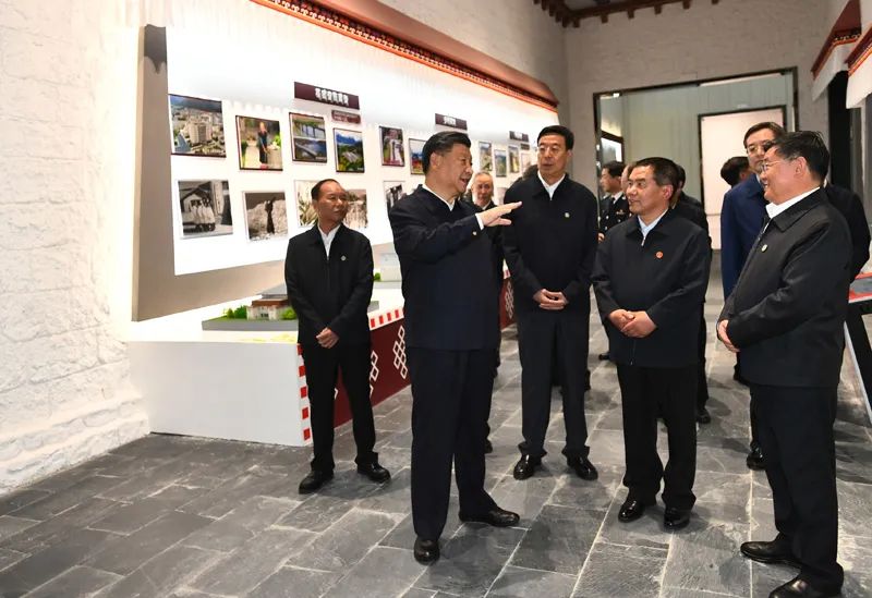 习近平：以人为本完善城市功能，推动西藏高质量发展