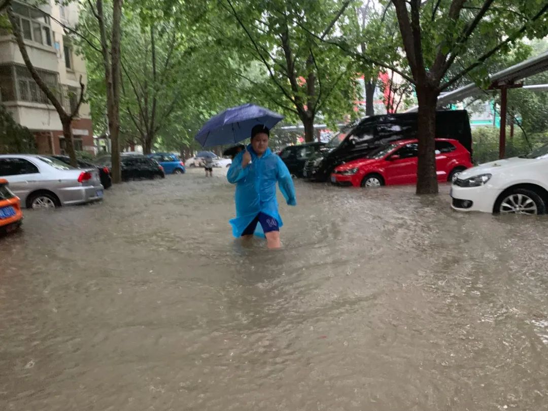 河南暴雨敲响的城市“自然警钟”及引发的城市“极限治理” 河南暴雨敲响的城市“自然警钟”及引发的城市“极限治理”