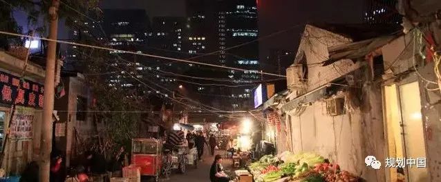 深圳城市更新演进中的治理转型与制度响应：基于“成本—收益”的视角