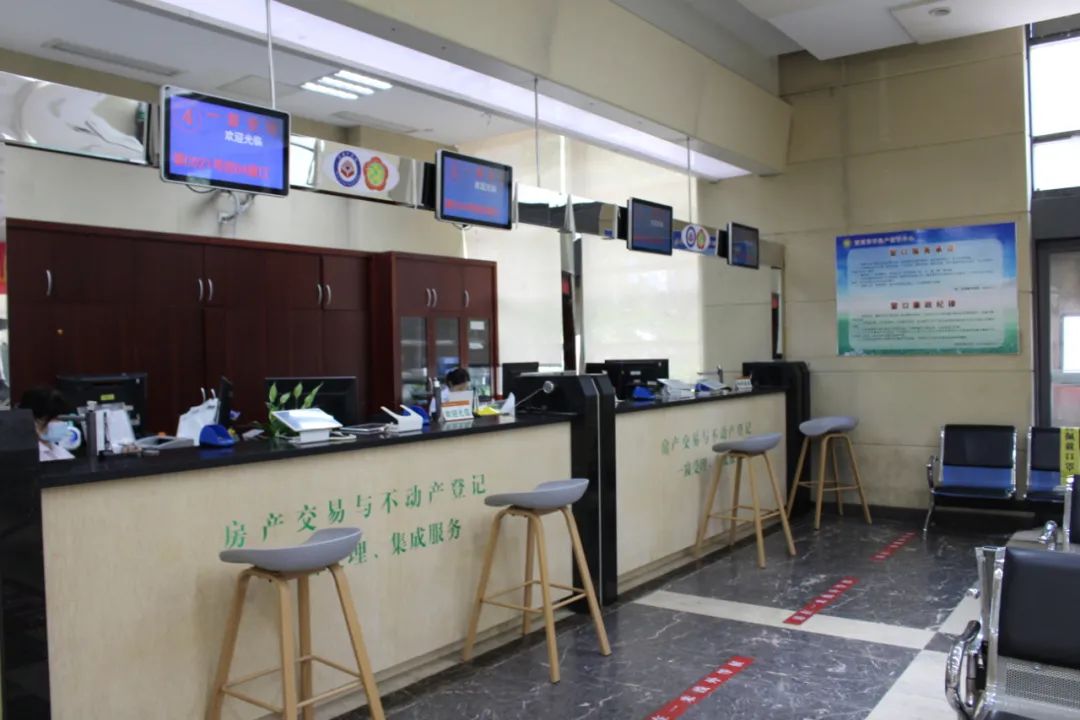 线上线下融合服务满足市民需求 主城六区一周办理不动产登记逾8000件 线上线下融合服务满足市民需求 主城六区一周办理不动产登记逾8000件