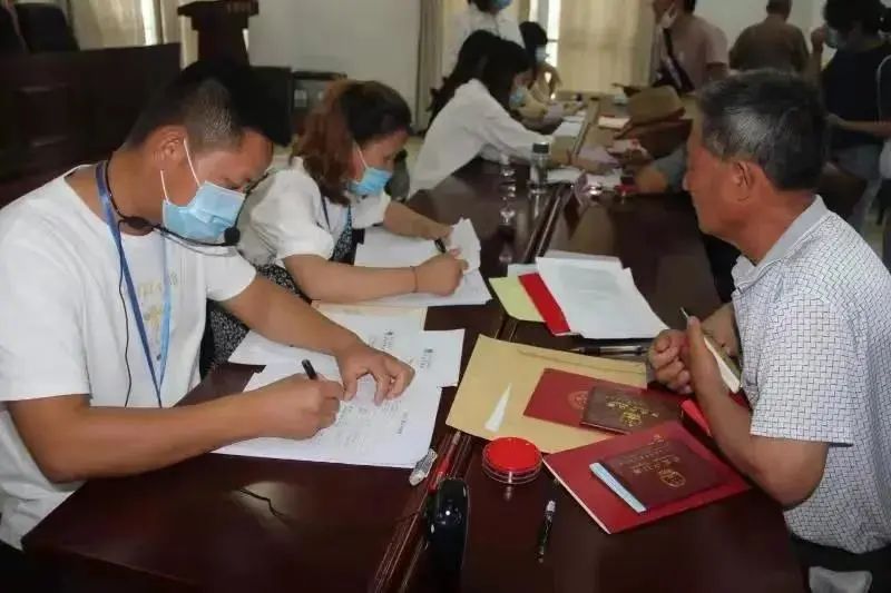 《中国自然资源报》专版头条报道江苏农村不动产登记发证工作 我市六合区工作经验获点赞