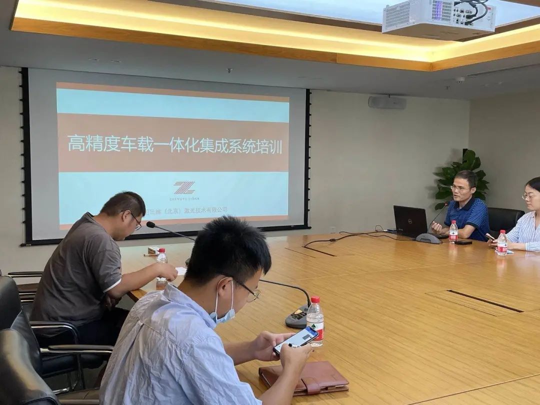 我院研发的高精度车载移动测量系统投入生产使用 我院研发的高精度车载移动测量系统投入生产使用