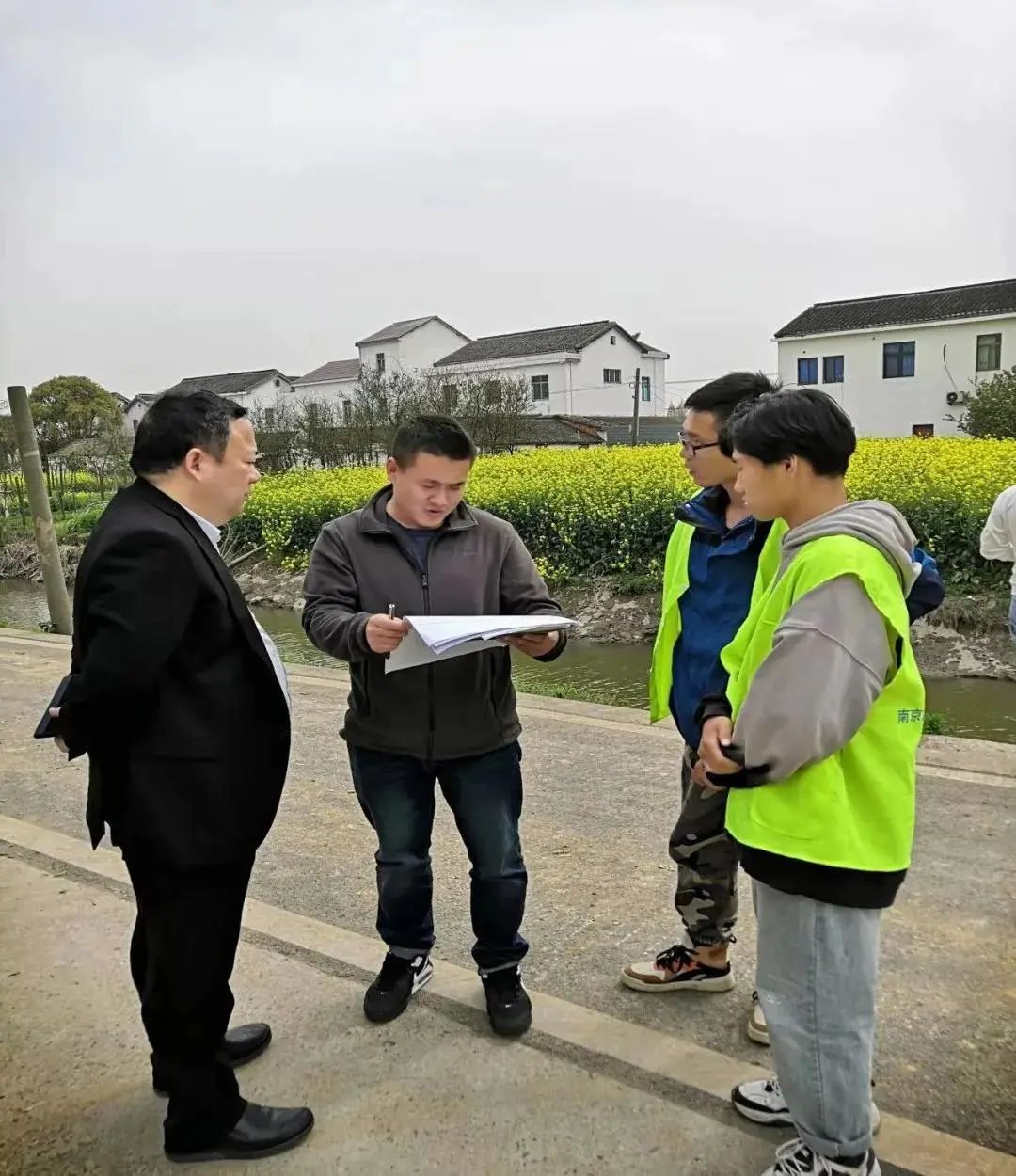 《中国自然资源报》专版头条报道江苏农村不动产登记发证工作 我市六合区工作经验获点赞