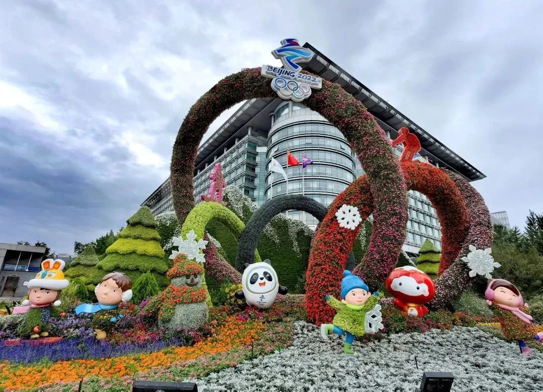 天安门国庆大花篮上新了!沿线10处立体花坛全揭幕 天安门国庆大花篮上新了!沿线10处立体花坛全揭幕