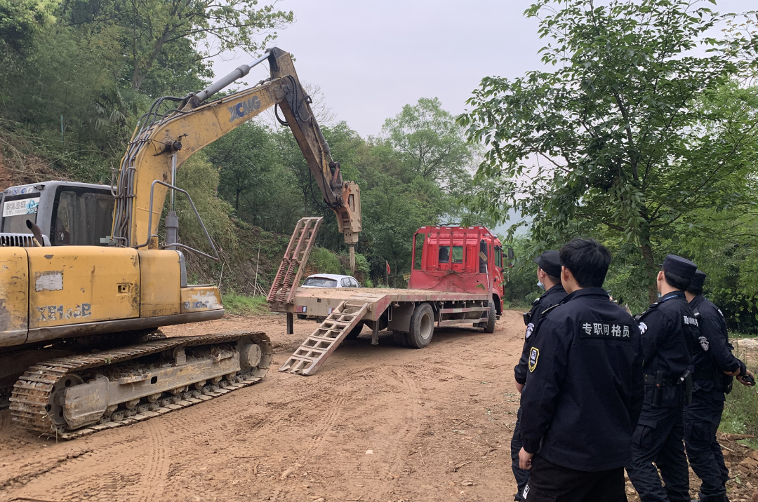 零容忍 严打击｜市规划资源局余杭分局严打非法开采行为 用实际行动守护绿水青山