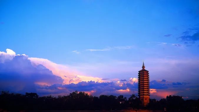 京城古迹丨燃灯塔:1400年的古老建筑,地标意义的文化象征 京城古迹丨燃灯塔:1400年的古老建筑,地标意义的文化象征