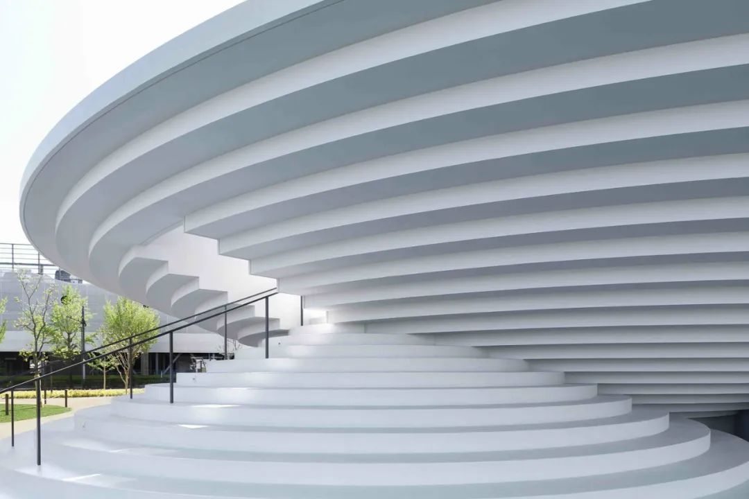 扎哈事务所激活老护城河，原来建筑大师们设计过如此带感的「城市广场」！