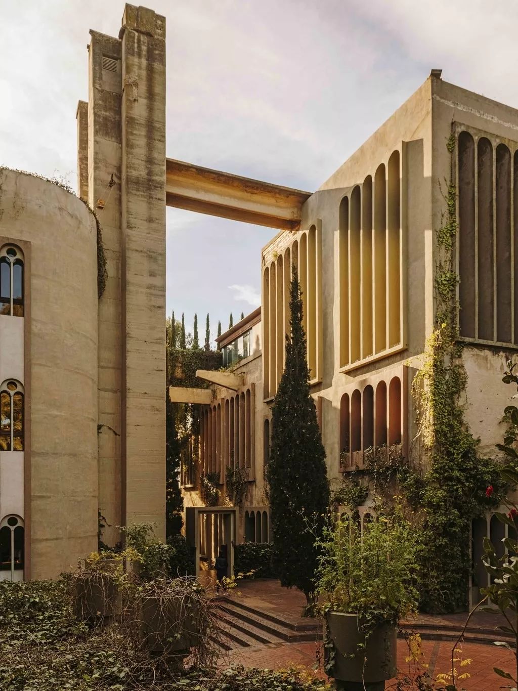 巨星陨落丨里卡多·波菲（Ricardo Bofill）西班牙鬼才建筑师的梦幻世界【环球建筑】