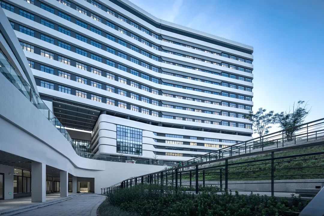 塑造健康湾区,推进医疗卫生事业协同发展——珠海市第三人民医院/珠海市精神卫生中心/珠海市核酸检测中心正式揭牌 塑造健康湾区,推进医疗卫生事业协同发展——珠海市第三人民医院/珠海市精神卫生中心/珠海市核酸检测中心正式揭牌