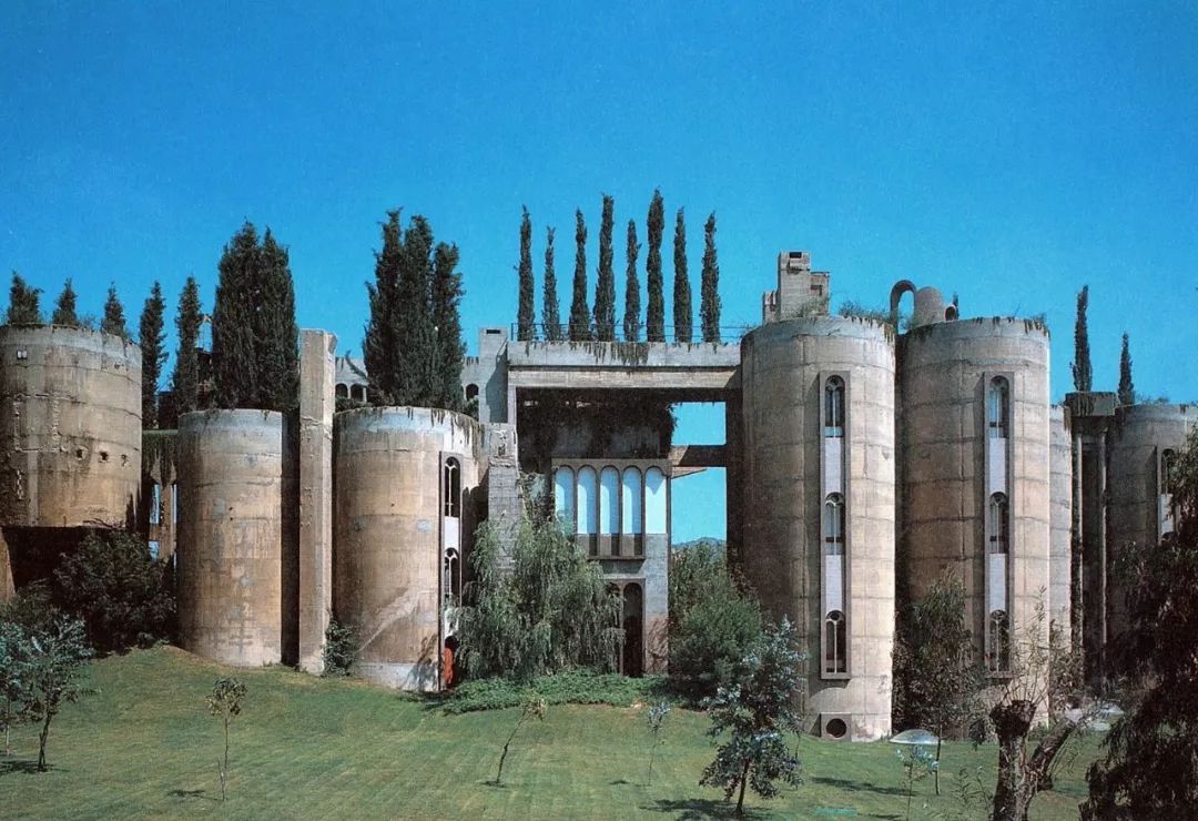 巨星陨落丨里卡多·波菲（Ricardo Bofill）西班牙鬼才建筑师的梦幻世界【环球建筑】
